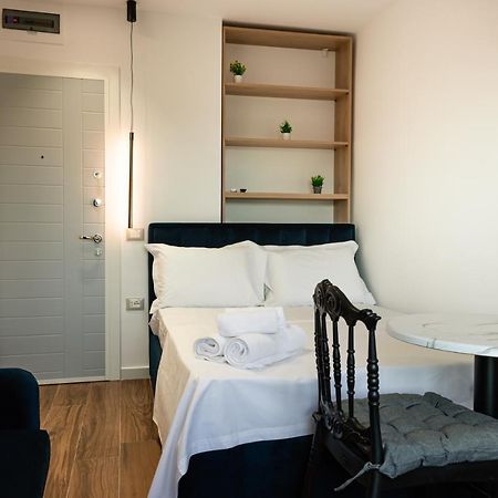 Cozy And Chic Studio Apartment Tiranë Luaran gambar